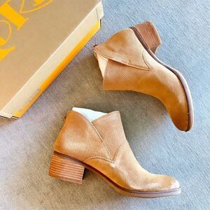 NWT Korks Maldon Suede Leather Heeled Booties in Tan 6.5